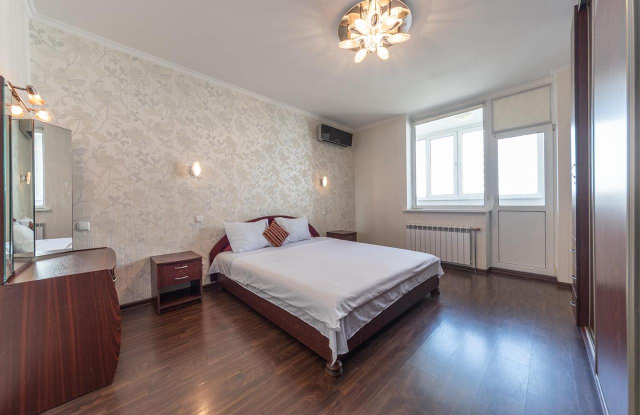 Большая 3 Комнатная На Осокорках Гмирі 2 Kyiv Exterior photo